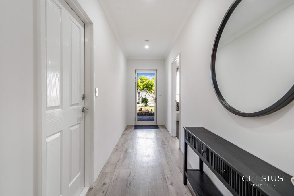 WEB-8-Rockvale-Crescent-Harrisdale-01