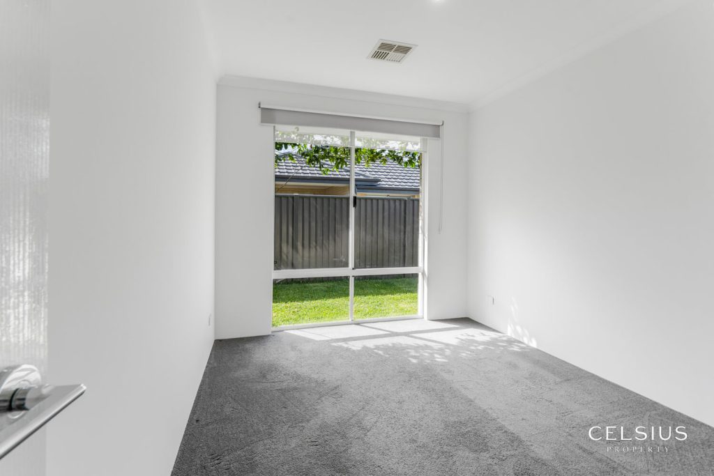 WEB-8-Rockvale-Crescent-Harrisdale-10