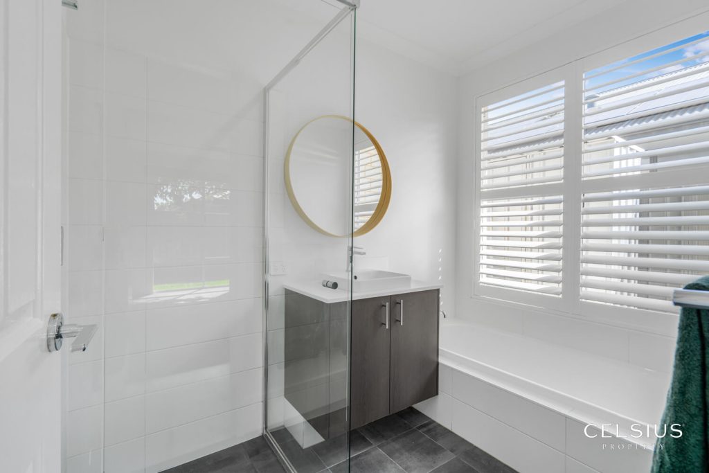 WEB-8-Rockvale-Crescent-Harrisdale-12