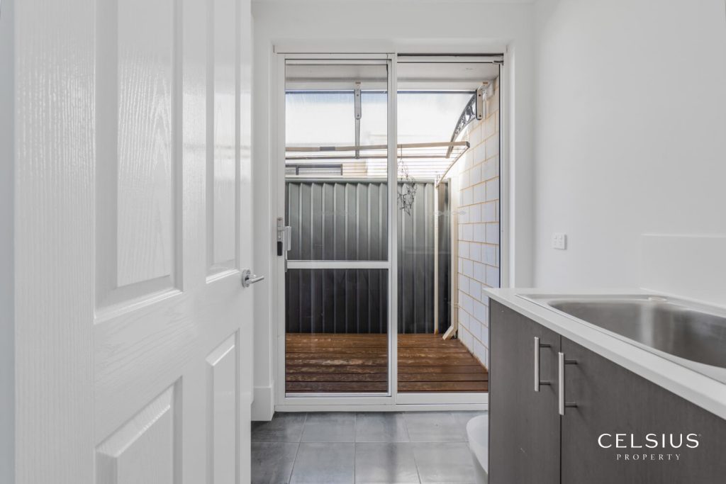 WEB-8-Rockvale-Crescent-Harrisdale-17